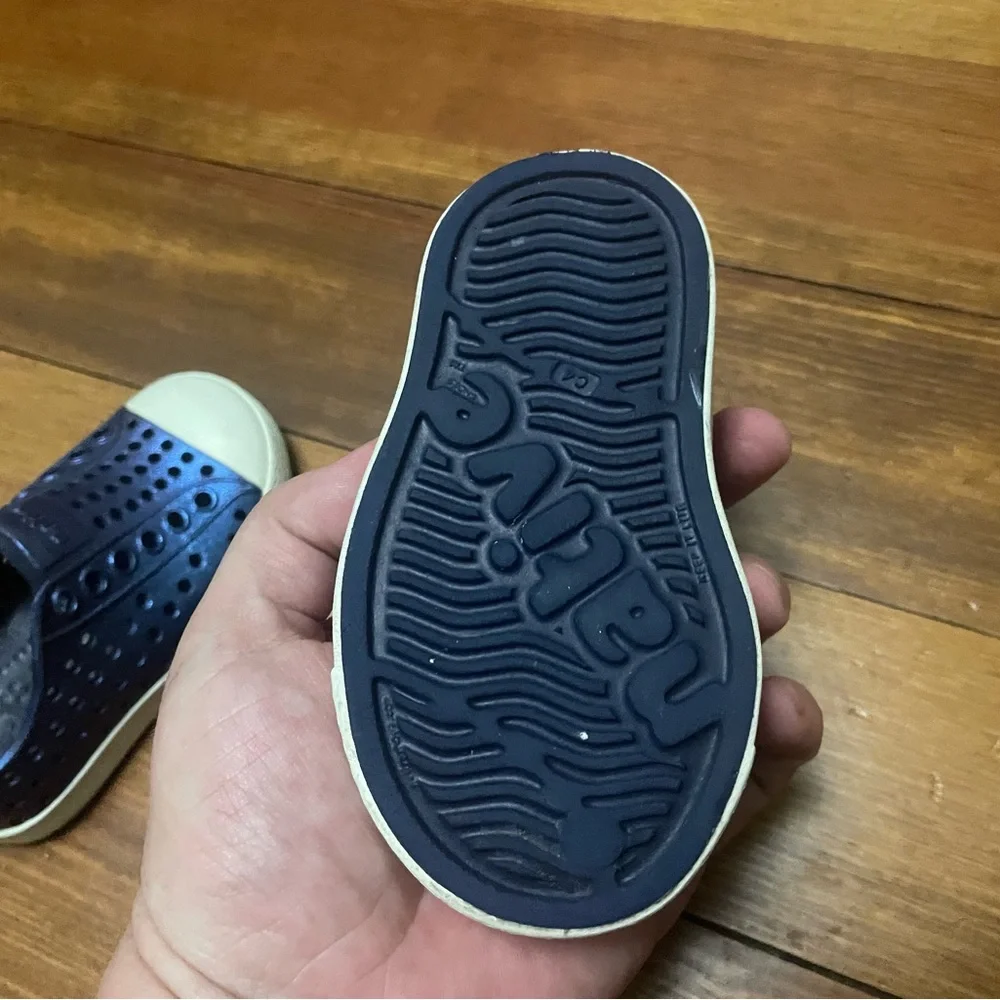 Native Shoes Jefferson Slip Shoes in Sparkly Navy Size C4